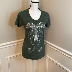 Sea Horse t-shirt size medium green tee
